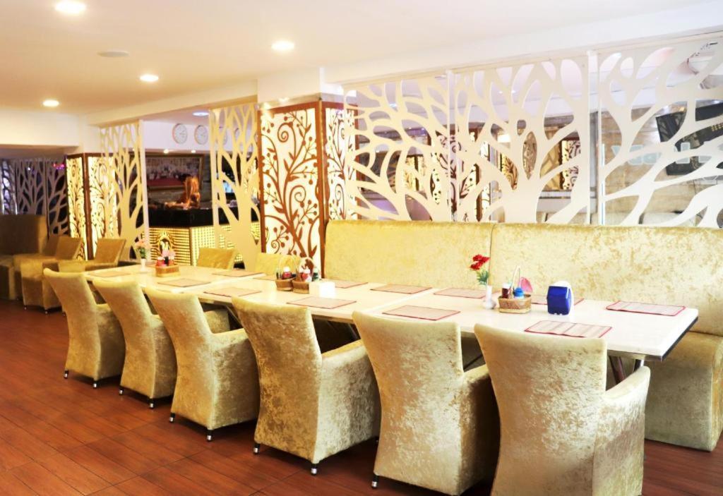 Abunawas Merry Inn At Walking Street Pattaya Exterior foto