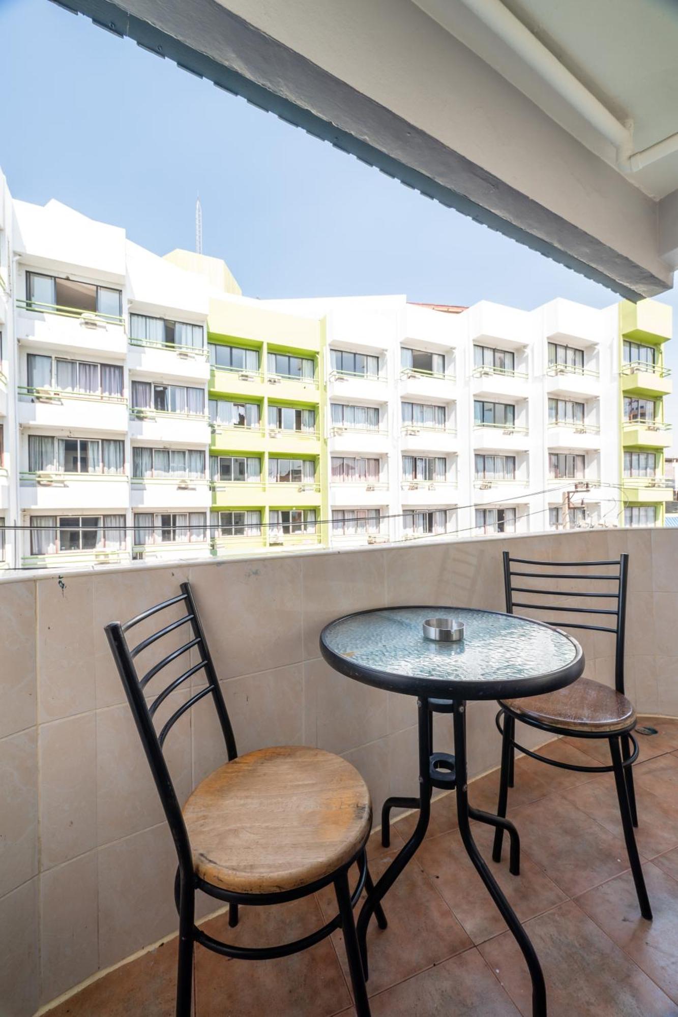 Abunawas Merry Inn At Walking Street Pattaya Exterior foto